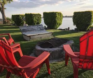 Photo 3 - Lakeshore Inn Water Front