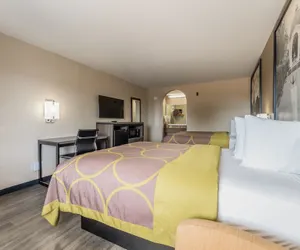 Photo 5 - Super 8 by Wyndham Lake Charles Northeast