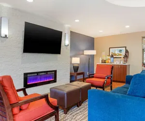 Photo 3 - Comfort Inn & Suites near Ontario Airport