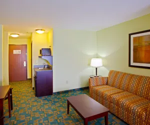 Photo 2 - Holiday Inn Express & Suites - Thornburg, S. Fredericksburg, an IHG Hotel