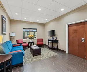 Photo 3 - Comfort Inn & Suites Tuscumbia - Muscle Shoals
