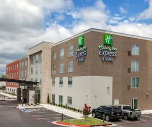 Photo 2 - Holiday Inn Express & Suites Tulsa South - Woodland Hills, an IHG Hotel