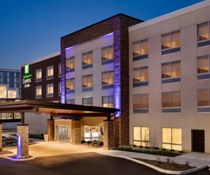 Photo 2 - Holiday Inn Express and Suites-Cincinnati NE - Red Bank Road by IHG