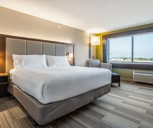 Photo 5 - Holiday Inn Express and Suites-Platteville by IHG