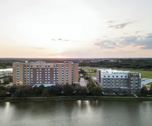 Photo 2 - Courtyard by Marriott Houston Sugar Land/Lake Pointe