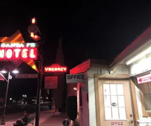 Photo 3 - Santa Fe Motel Tehachapi by Hotel O