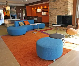 Photo 4 - Fairfield Inn & Suites by Marriott London