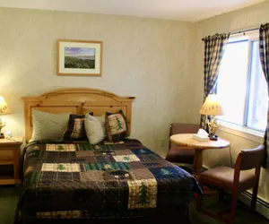 Photo 5 - Lake Haven Motel