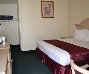 Photo 5 - Passport Inn - By The Falls NY