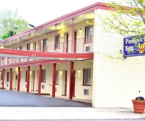 Photo 2 - Passport Inn - By The Falls NY