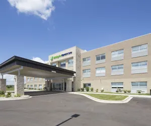 Photo 2 - Holiday Inn Express & Suites Gaylord by IHG