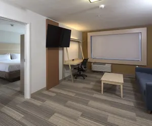 Photo 4 - Holiday Inn Express & Suites Gaylord by IHG