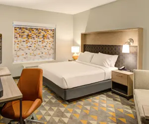 Photo 4 - Holiday Inn Hotel & Suites Houston West - Katy Mills, an IHG Hotel