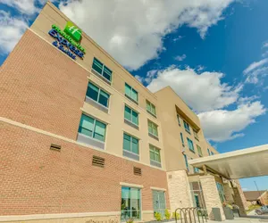 Photo 2 - Holiday Inn Express & Suites Okemos - University Area, an IHG Hotel