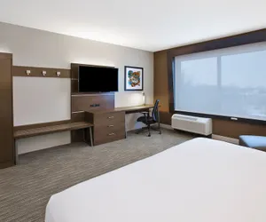 Photo 4 - Holiday Inn Express & Suites Okemos - University Area, an IHG Hotel