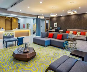 Photo 3 - Comfort Inn & Suites Houston I-45 North - IAH