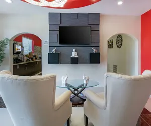 Photo 3 - Econo Lodge Inn & Suites Houston Willowbrook