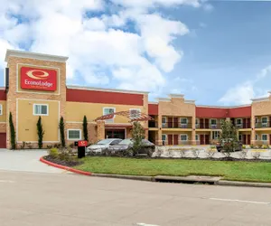 Photo 2 - Econo Lodge Inn & Suites Houston Willowbrook