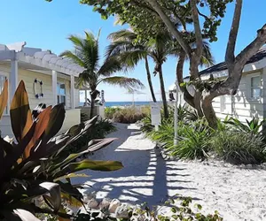 Photo 2 - Bungalow Beach Resort