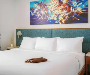 Photo 4 - The Circ Hotel Hollywood, Sonder by Marriott Bonvoy