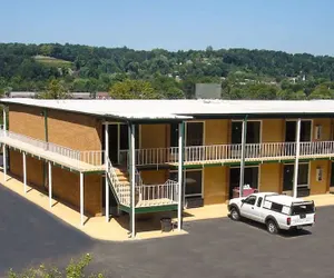 Photo 2 - Budget Inn Ellijay