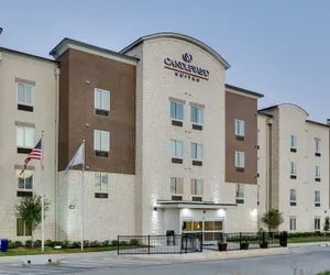 Photo 2 - Candlewood Suites Dallas NW - Farmers Branch, an IHG Hotel