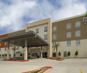 Photo 2 - Holiday Inn Express & Suites Lake Charles South Casino Area, an IHG Hotel