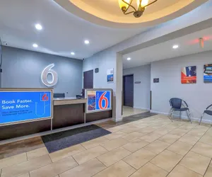 Photo 3 - Motel 6 Texas City, TX - I-45 South