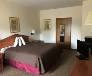 Photo 2 - Rocky Creek Inn