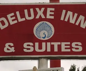 Photo 3 - Deluxe Inn And Suites