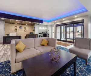 Photo 3 - Comfort Inn & Suites Oklahoma City South I-35