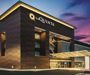 Photo 2 - La Quinta Inn & Suites by Wyndham Atlanta South - McDonough