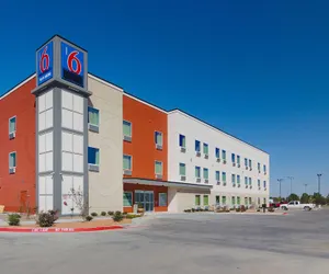 Photo 2 - Motel 6 Midland, TX