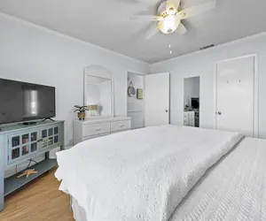 Photo 4 - Emerald Shores #1001 - 1 Br condo by RedAwning