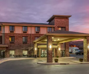 Photo 2 - Sleep Inn & Suites Moab near Arches National Park