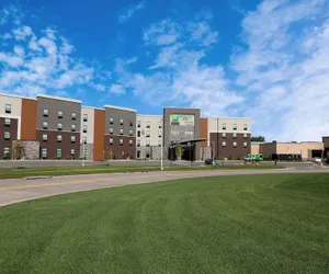 Photo 2 - Holiday Inn & Suites Sioux Falls - Airport, an IHG Hotel