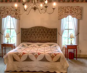 Photo 5 - Emma's Bed and Breakfast