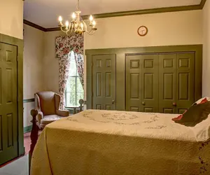 Photo 4 - Emma's Bed and Breakfast