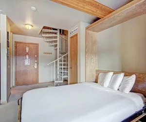 Photo 5 - Winter Escape+loft Perfect Blend Of Mountain + Town Sleeps 6 1 Bedroom Condo by RedAwning