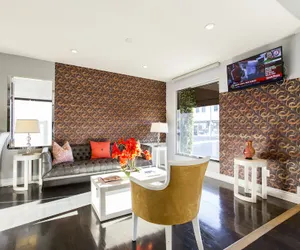 Photo 5 - L.A. Sky Boutique Hotel