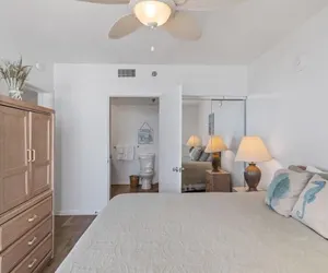 Photo 4 - Romar Place 506 3 Bedroom Condo by RedAwning