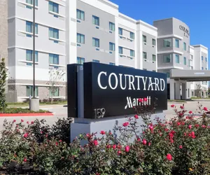 Photo 2 - Courtyard by Marriott Lake Jackson