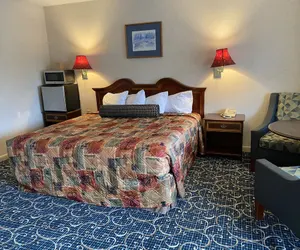 Photo 5 - Economy Lodge