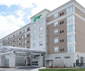 Photo 2 - Holiday Inn Hotel & Suites Farmington Hills - Detroit NW by IHG