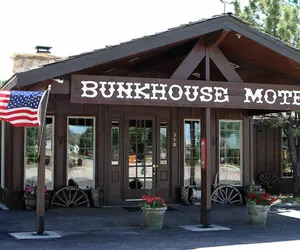 Photo 2 - Bunkhouse Motel