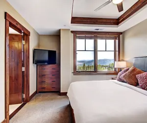 Photo 4 - Luxury One Bedroom At Base Of Peak 8! Condo by RedAwning