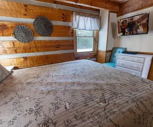 Photo 5 - Olde Tyme Way Cabins 3526