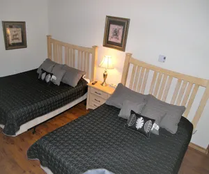 Photo 4 - Fox Pine Lodge Hotel Room 2