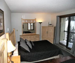 Photo 5 - Fox Pine Lodge Hotel Room 2