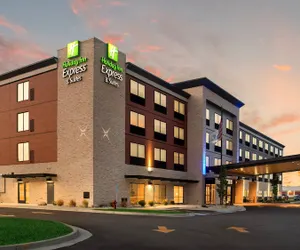 Photo 2 - Holiday Inn Express & Suites Racine, an IHG Hotel